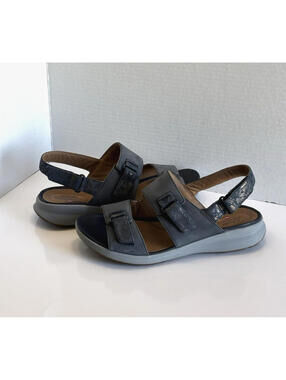 Clarks Un Adorn Slingback Women's 7.5 Wide Navy Leather Adjustable Comfy Sandals